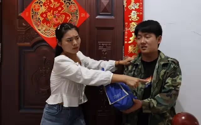因彩禮怨哥哥，父母過世後我不再回娘家，10年後哥哥找我借5萬