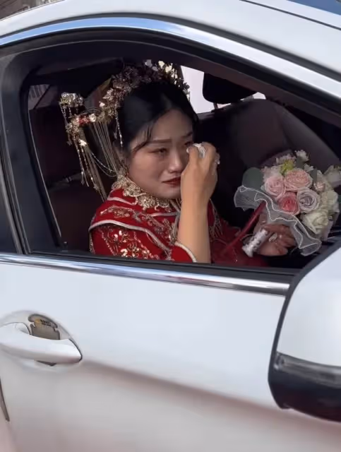 因彩禮怨哥哥，父母過世後我不再回娘家，10年後哥哥找我借5萬