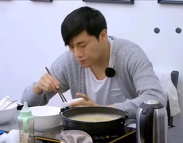 30年沒回家的小叔子突然回來，提了一個要求，老公轉身關門他哭了。