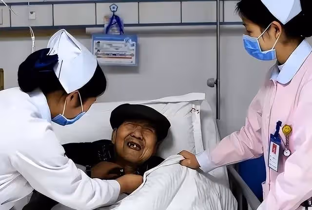 30年沒回家的小叔子突然回來，提了一個要求，老公轉身關門他哭了。