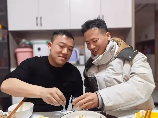 30年沒回家的小叔子突然回來，提了一個要求，老公轉身關門他哭了。