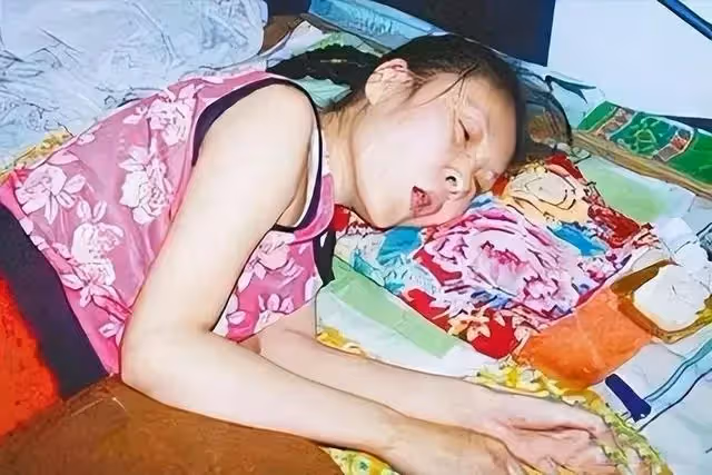 母親突然離世，小姨要嫁父親遭反對，如今每年春節拜年全家人笑了