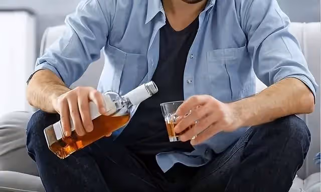 母親突然離世，小姨要嫁父親遭反對，如今每年春節拜年全家人笑了
