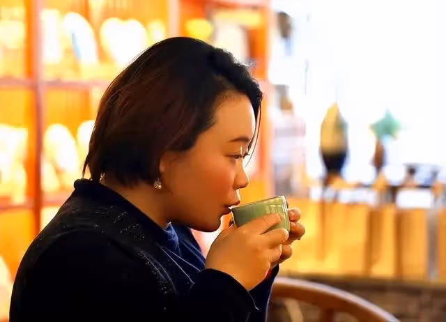 父母過世後，大年初二我不再回娘家，初四一大早叔嬸找上門來了