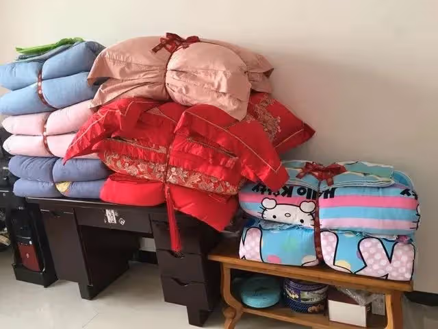 父母過世後，大年初二我不再回娘家，初四一大早叔嬸找上門來了