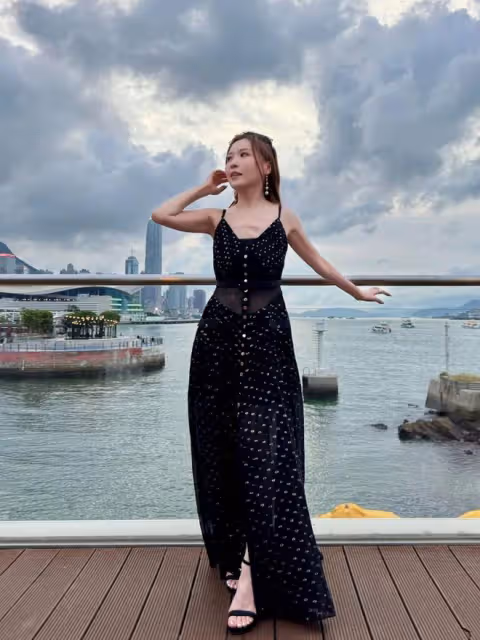 TVB離巢小花暴瘦胸骨現形令人擔憂!曾被父親連累,遭網民攻擊:沒樣沒身材!