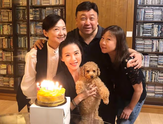 TVB離巢小花暴瘦胸骨現形令人擔憂!曾被父親連累,遭網民攻擊:沒樣沒身材!