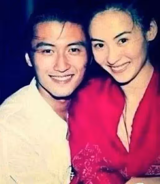 45歲張柏芝活成女王！謝霆鋒牽舊愛出行，網友：誰後悔誰輸！