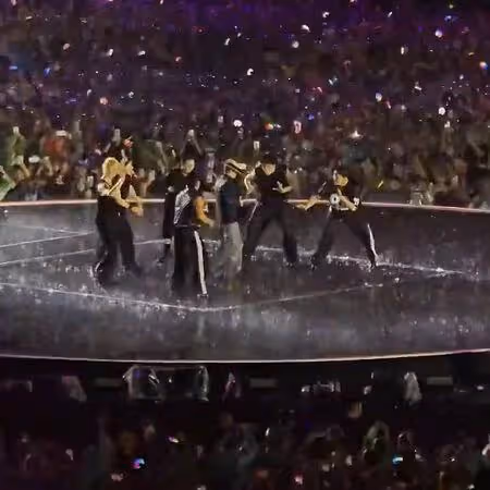 G-DRAGON越南淋暴雨開唱!神級舞台超猛 零失誤〈TOO BAD〉萬人看呆