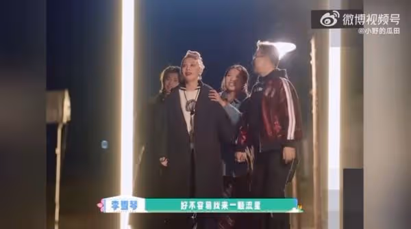 汪峰節目牽手女星掀情變疑雲! 首曬女友合照喊:我倆好著呢