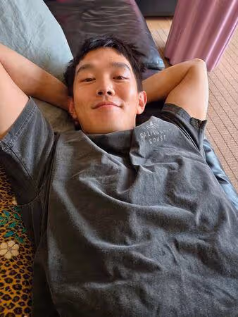 孔曉振迎接退伍尪 首曬人生四格「貼臉環抱」超閃!