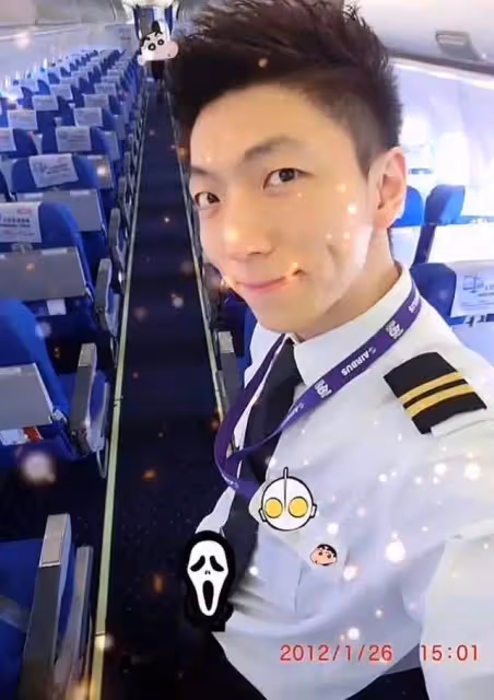 38歲南航空少靜江去世！八塊腹肌顏值超高，選擇在美國治療惹爭議