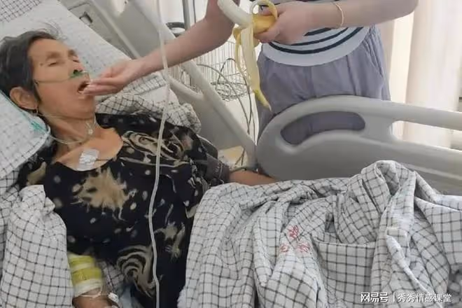 二叔霸占我家拆遷房，為給奶奶治病，我甩出一計，奪回了房子