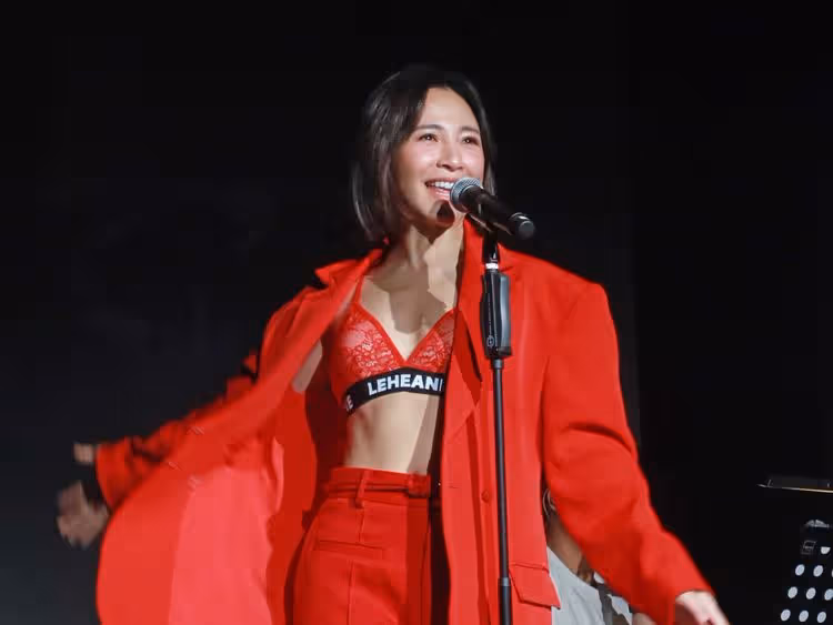 梁文音時隔7年澳門開唱止心癢　放送美胸性感破表