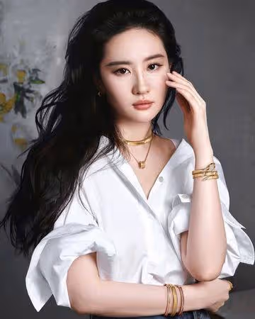 37歲劉亦菲「穿上睡衣曬美照」飄出仙氣! 網全看暈:美出新高度