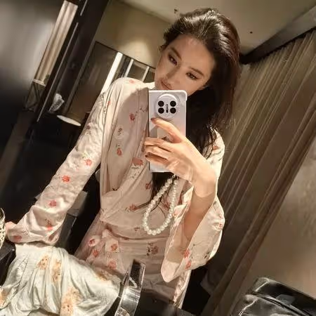37歲劉亦菲「穿上睡衣曬美照」飄出仙氣! 網全看暈:美出新高度