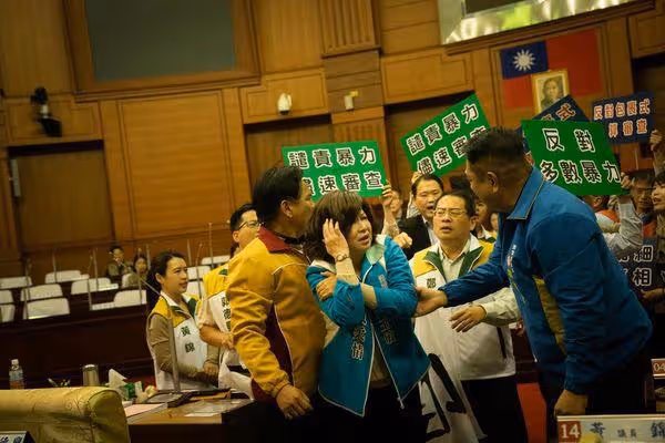 《與惡2》黃鐙輝思覺失調「流口水是即興」 謝欣穎真實反應他嚇壞