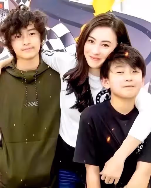 謝霆鋒做夢都想不到,當年深陷輿論漩渦的前妻,如今能翻紅