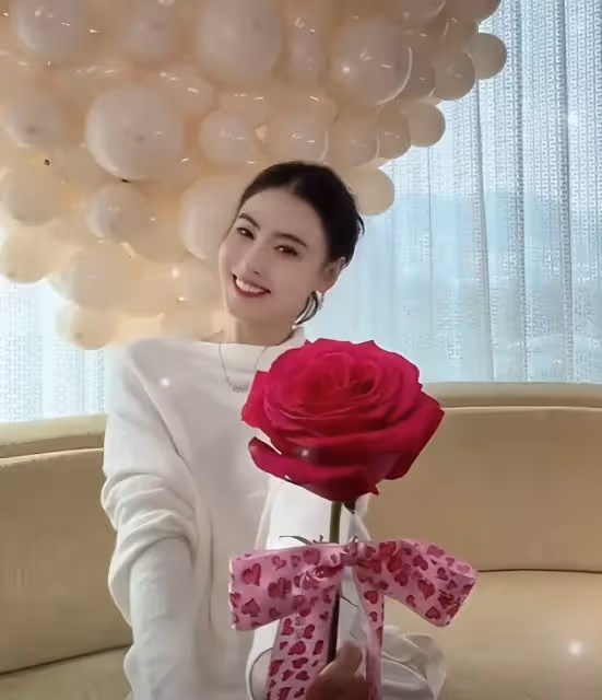 眼神騙不了人，謝霆鋒對張柏芝的態度，恰恰展現出了王菲的高明