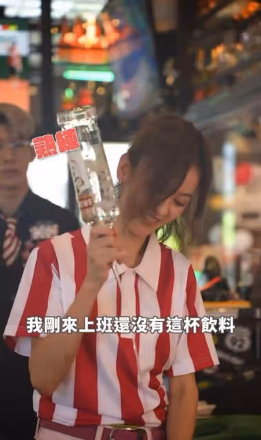 陳意涵俐落調酒畫面曝光!重現「20年前打工造型」網:根本大學生