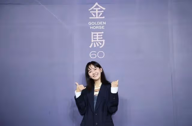 陳意涵俐落調酒畫面曝光!重現「20年前打工造型」網:根本大學生