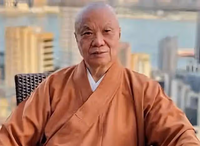 袁家班「猛將」大聚會！C位穿僧服地位最高，曝樊梅生定居在徐州