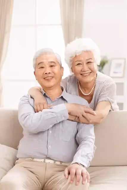父母去世留下30萬外債，岳母趕我們去打工，10年後我奉她為座上賓