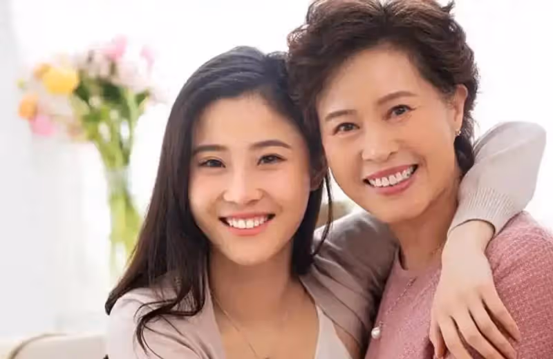 婆婆退休金6000，我換房她分文不掏，我媽住院差10萬，婆婆拿出卡