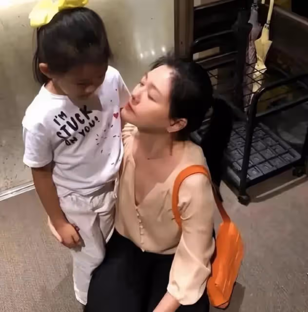 很多人不明白汪小菲為什麼偏愛女兒,其實比起弟弟姐姐承受的更多