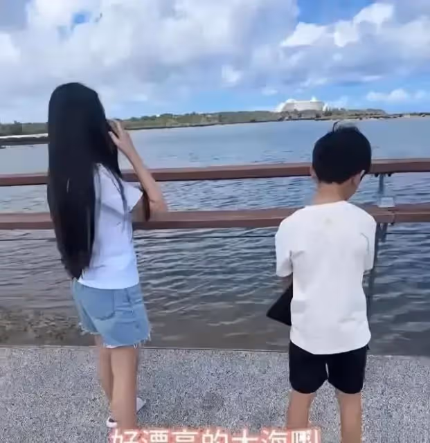 很多人不明白汪小菲為什麼偏愛女兒,其實比起弟弟姐姐承受的更多