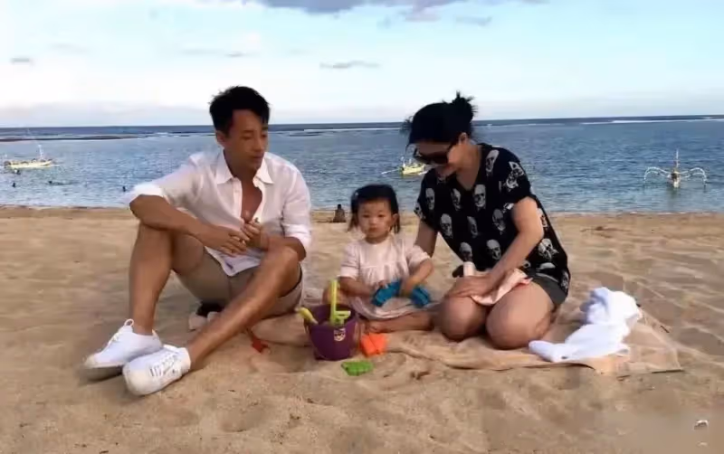 很多人不明白汪小菲為什麼偏愛女兒,其實比起弟弟姐姐承受的更多