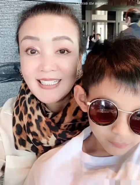 很多人不明白汪小菲為什麼偏愛女兒,其實比起弟弟姐姐承受的更多