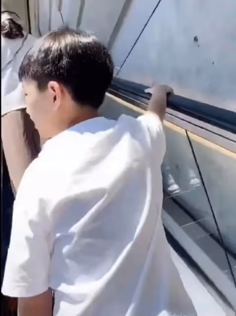 很多人不明白汪小菲為什麼偏愛女兒,其實比起弟弟姐姐承受的更多