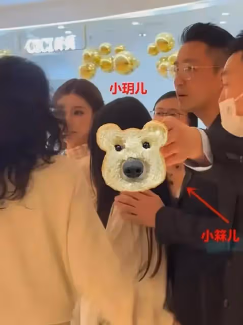 很多人不明白汪小菲為什麼偏愛女兒,其實比起弟弟姐姐承受的更多