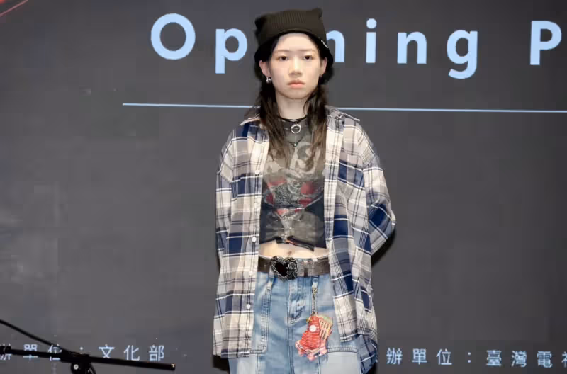 6位準新人為金曲音樂節齊聚！鄭雙雙挺孕肚、赤腳開演　向寶寶喊話：開趴踢