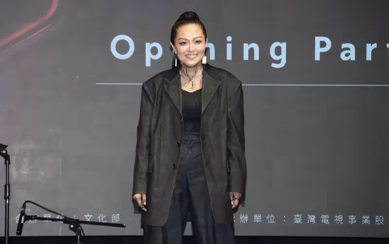 6位準新人為金曲音樂節齊聚！鄭雙雙挺孕肚、赤腳開演　向寶寶喊話：開趴踢