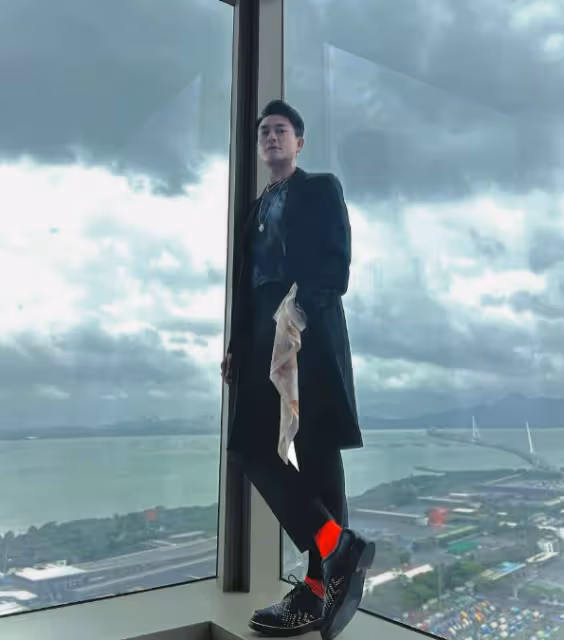 香港著名武指及演員從高處墜下身亡!太太是TVB綠葉女星!輕生原因曝光!