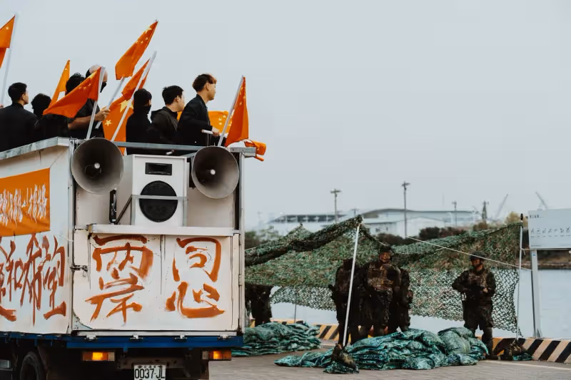 選前恐攻！ Janet扮總統遭遇炸彈  驚見路上戰車湧現