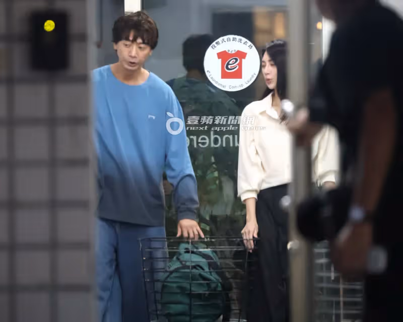 壹蘋10點強打｜信否認復合前任「像家人」　洗衣店陪小模談情（狗仔直擊）