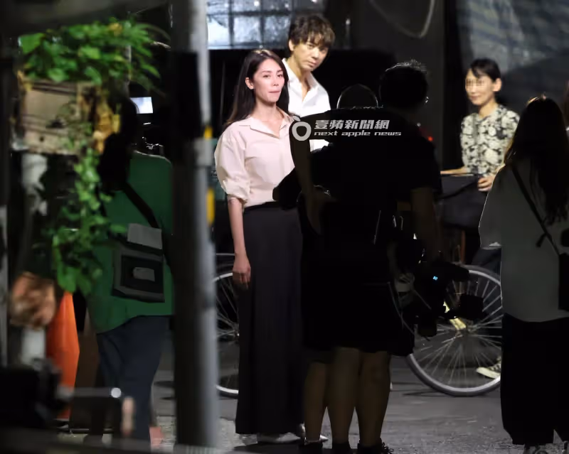 壹蘋10點強打｜信否認復合前任「像家人」　洗衣店陪小模談情（狗仔直擊）