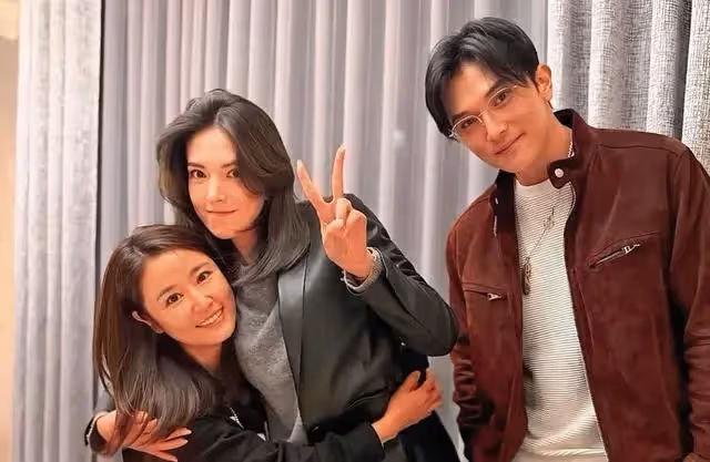 40歲許瑋甯孕肚首曝光!台媒稱她懷孕超7個月,輕撫巨肚母愛滿滿40歲許瑋甯孕肚首曝光!台媒稱她懷孕超7個月,輕撫巨肚母愛滿滿