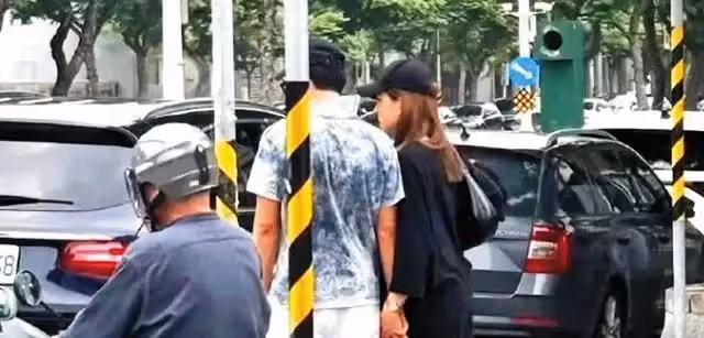 40歲許瑋甯孕肚首曝光!台媒稱她懷孕超7個月,輕撫巨肚母愛滿滿40歲許瑋甯孕肚首曝光!台媒稱她懷孕超7個月,輕撫巨肚母愛滿滿