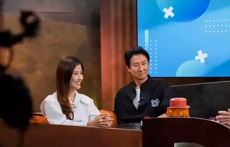 港媒爆料洪金寶兒子兒媳雙雙出軌，兩人各玩各的，婚姻亮起紅燈