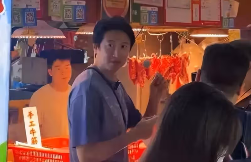 港媒爆料洪金寶兒子兒媳雙雙出軌，兩人各玩各的，婚姻亮起紅燈