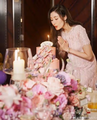「最美港姐」李嘉欣55歲生日派對照瘋傳　近況美翻全網