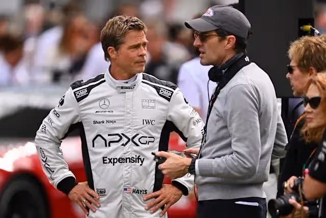 阿湯哥力挺小布《F1》首映網驚「不老吸血鬼」　雙帥糾纏30年三段心結曝光