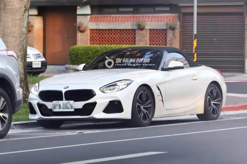 狗仔直擊｜阿喜不要看！無尊晃動「金手指」撩妹　開305萬BMW新車耍帥太犯規