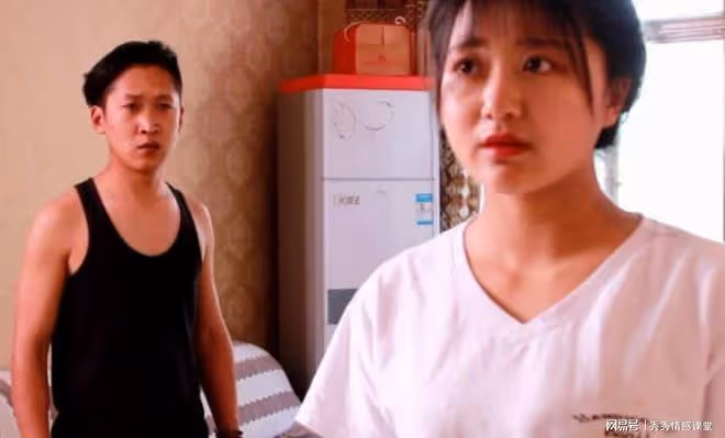 離婚後，前夫當了入贅男，婚禮後他送我一箱蘋果，我號啕大哭