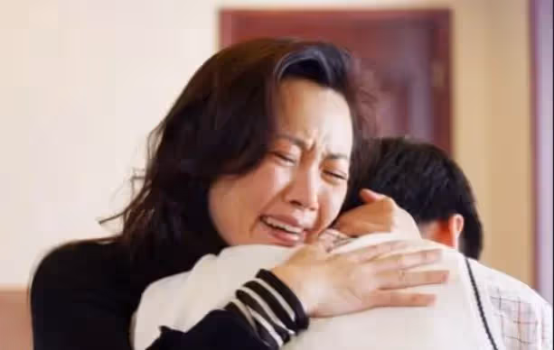 把媳婦當眼中釘！惡婆婆「摔倒後」氣炸逼離婚　丈夫為哄婆婆「讓妻子假離婚」半年後傻眼了