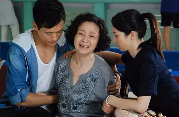 把媳婦當眼中釘！惡婆婆「摔倒後」氣炸逼離婚　丈夫為哄婆婆「讓妻子假離婚」半年後傻眼了